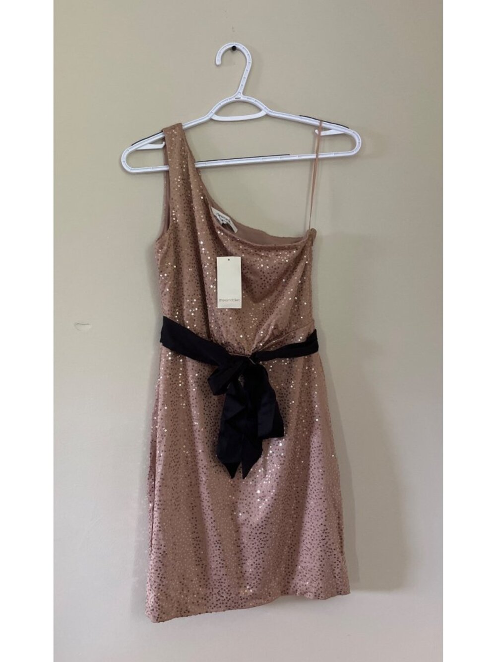 NWT Max and Cleo Womens Size 2 Champagne Sequined One-Shoulder Cocktail Dress